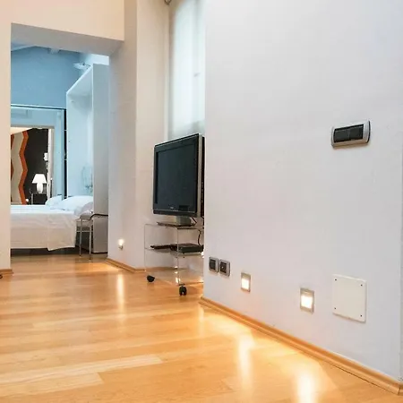 Altido White Attic In Como Center Apartment *